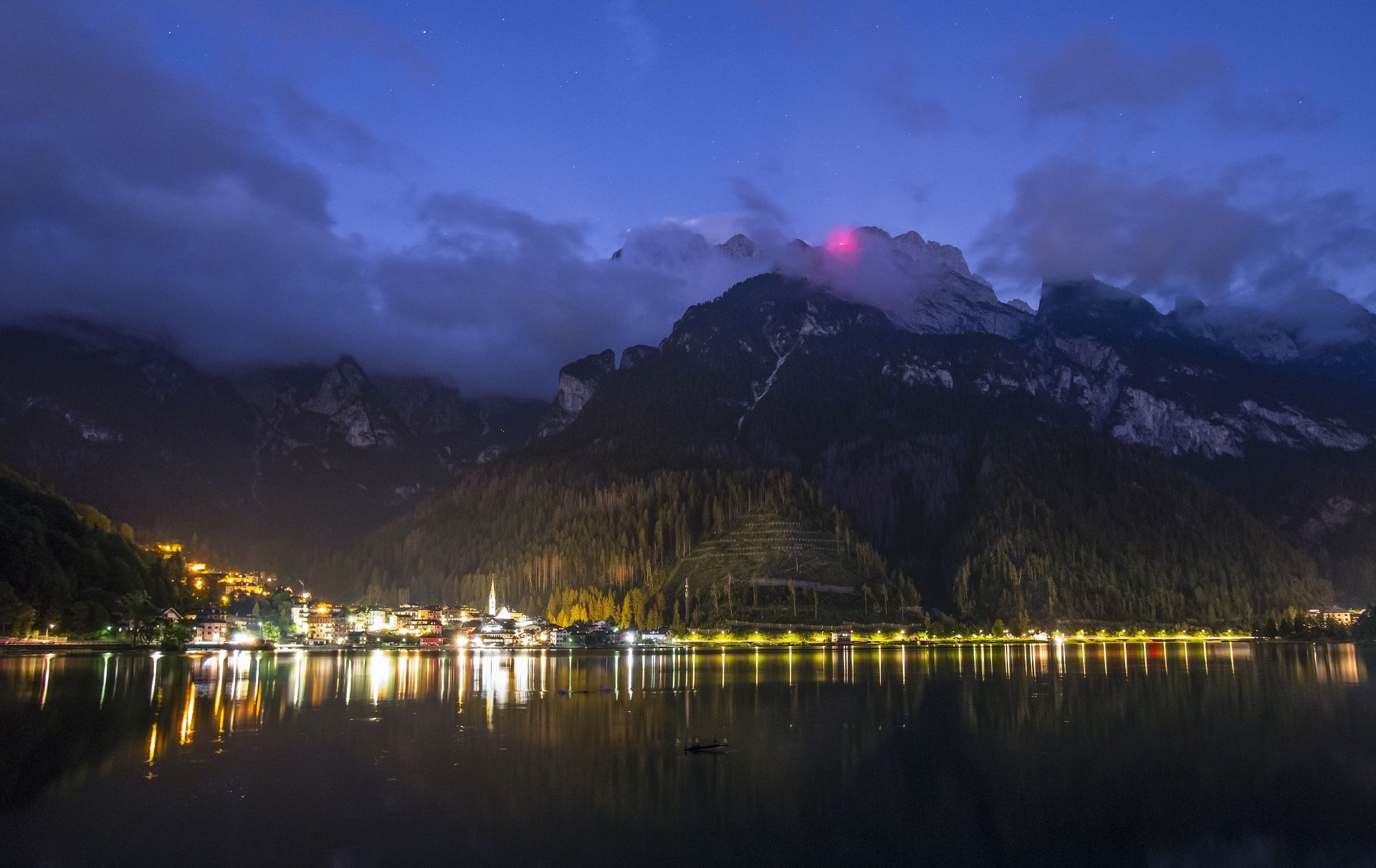 Tűzijáték a Civetta felett