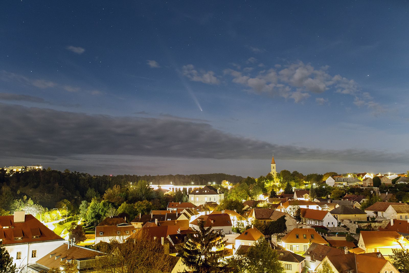 C/2023 A3 (Tsuchinshan-ATLAS) üstökös Veszprém felett